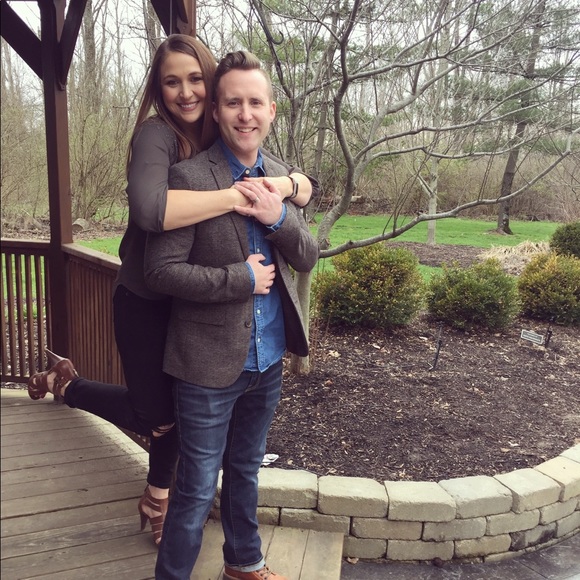 🌷Meet your posher Emilee - Picture 11 of 14